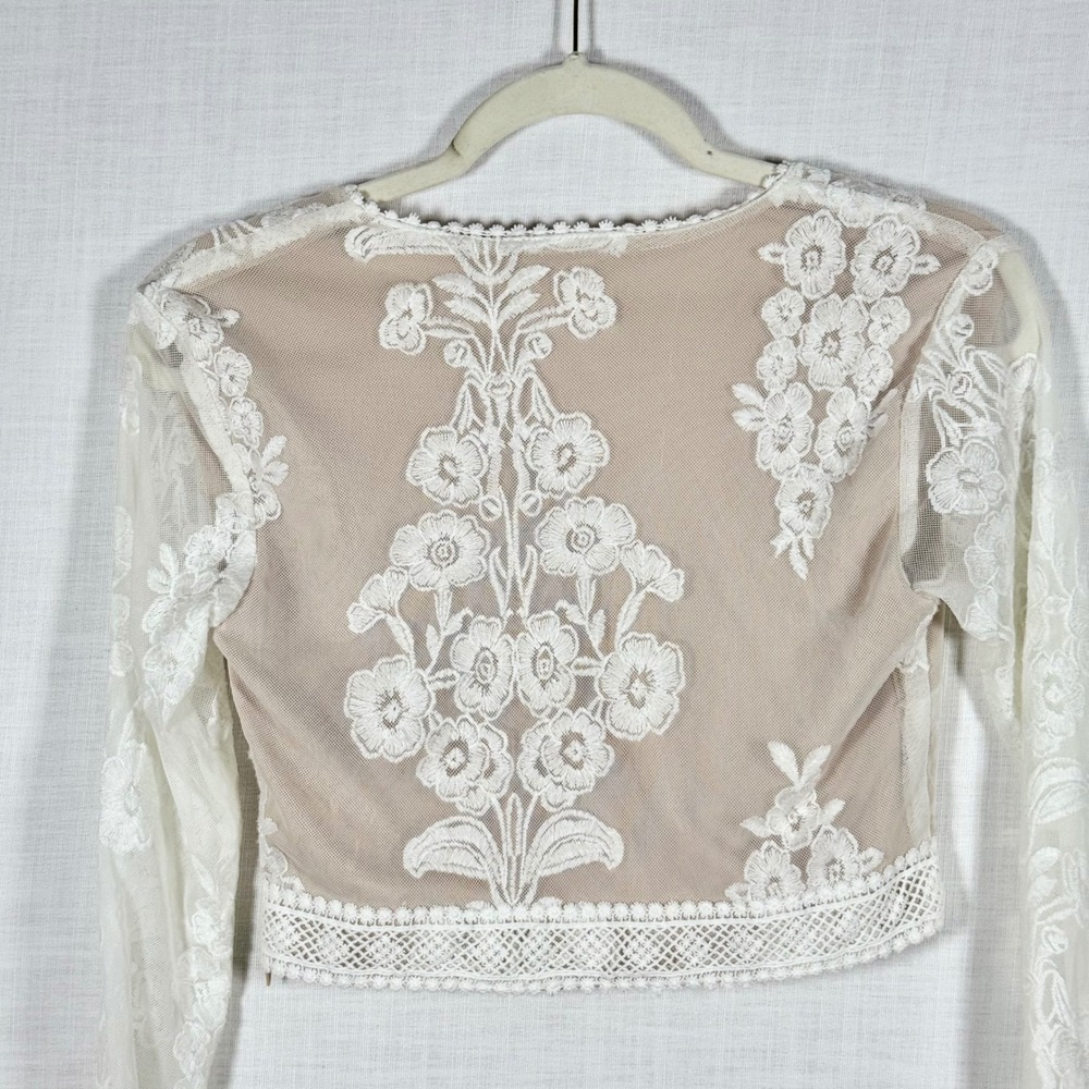 Altard State Arissa Floral Embroidered Top S White Lace Long Sleeve Crop Mesh - Picture 7 of 11